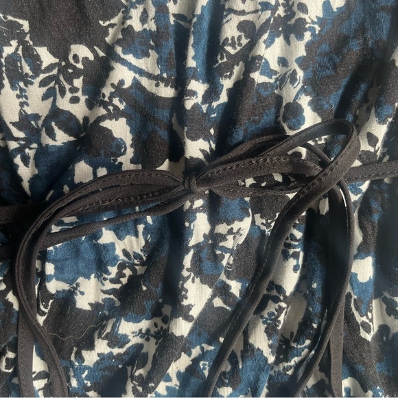 Simply Vera Vera Wang women’s size M  long sleeved blue, black and white top. - Picture 3 of 4